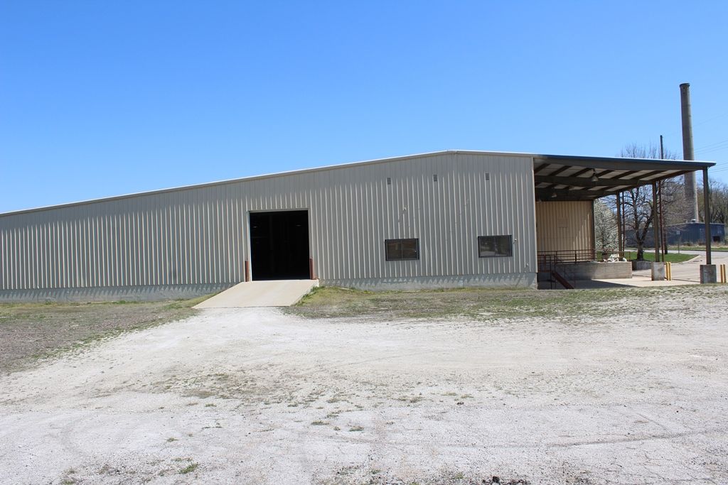 445 E Helm St, Brookfield, MO 64628